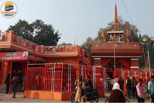 Bade Hanuman Temple in Prayagraj